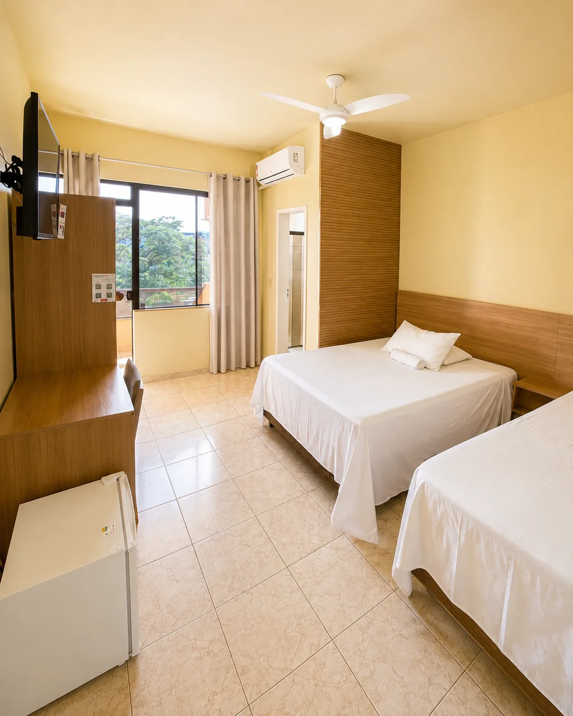 Suíte com ar-condicionado do Hotel Carreiro, hotel em Inhapim MG