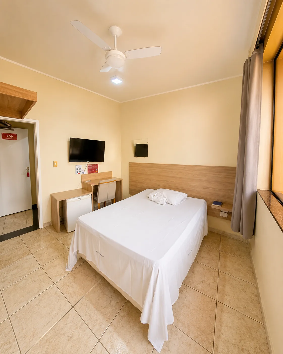 Suíte com ar-condicionado do Hotel Carreiro, hotel em Inhapim MG