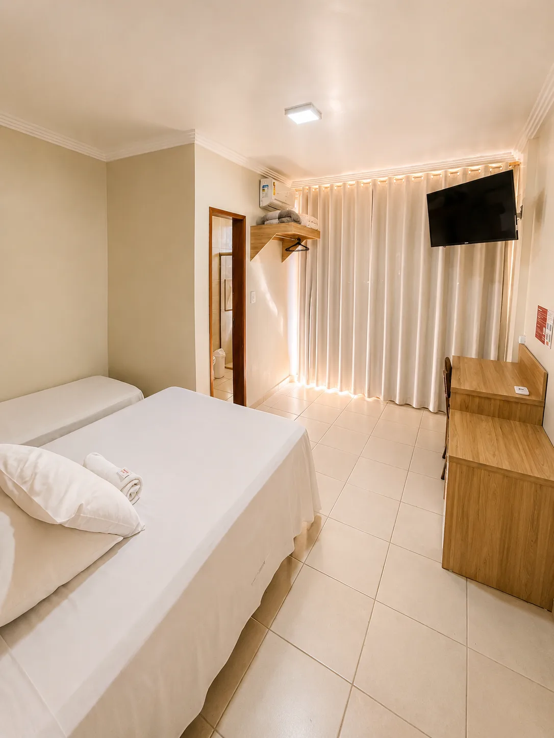 Suíte com ar-condicionado do Hotel Carreiro, hotel em Inhapim MG