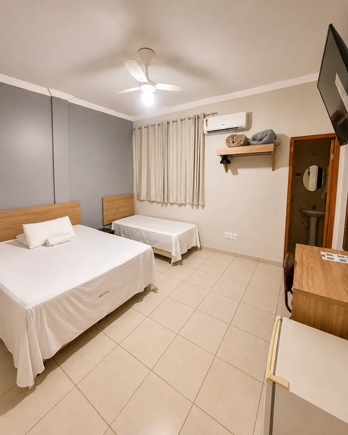 Suíte com ar-condicionado do Hotel Carreiro, hotel em Inhapim MG