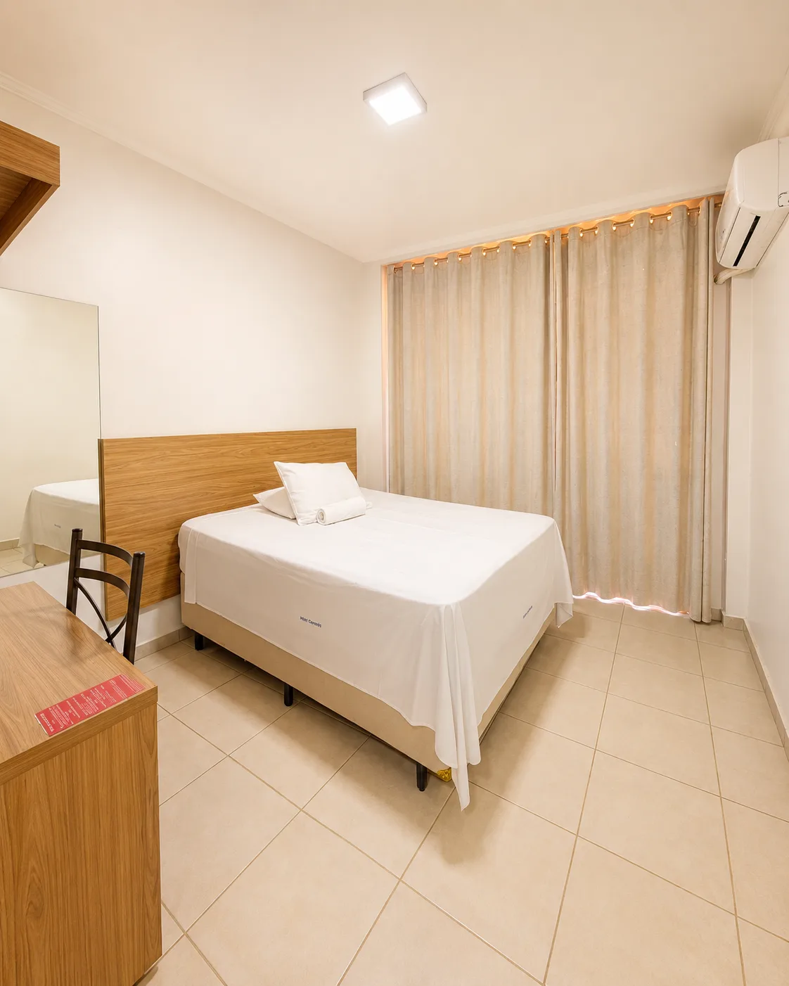 Suíte com ar-condicionado do Hotel Carreiro, hotel em Inhapim MG