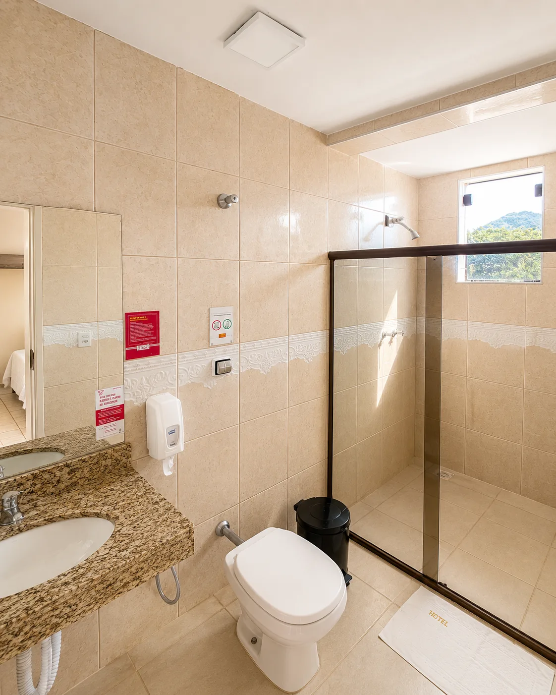 Suíte com ar-condicionado do Hotel Carreiro, hotel em Inhapim MG