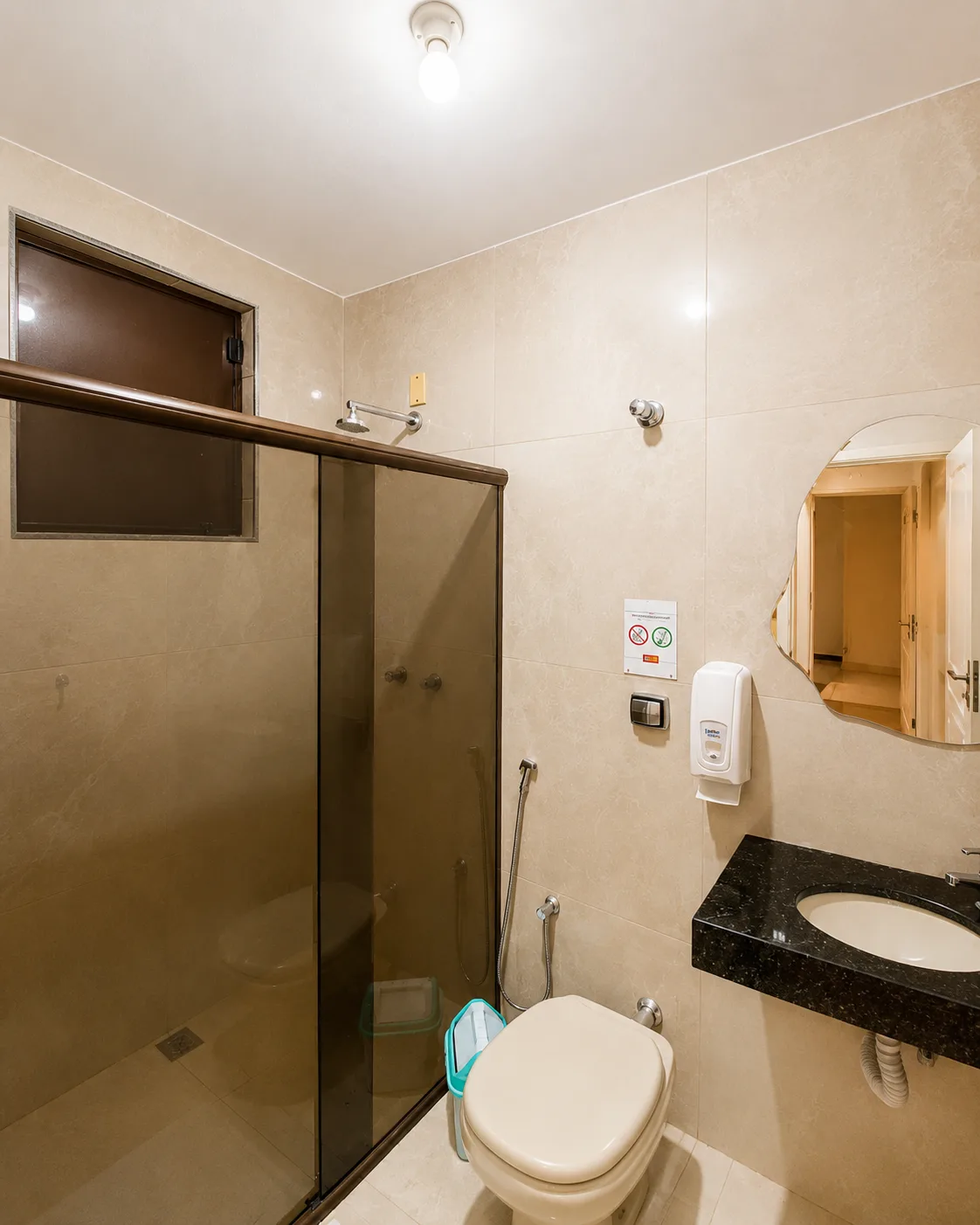Suíte com ar-condicionado do Hotel Carreiro, hotel em Inhapim MG