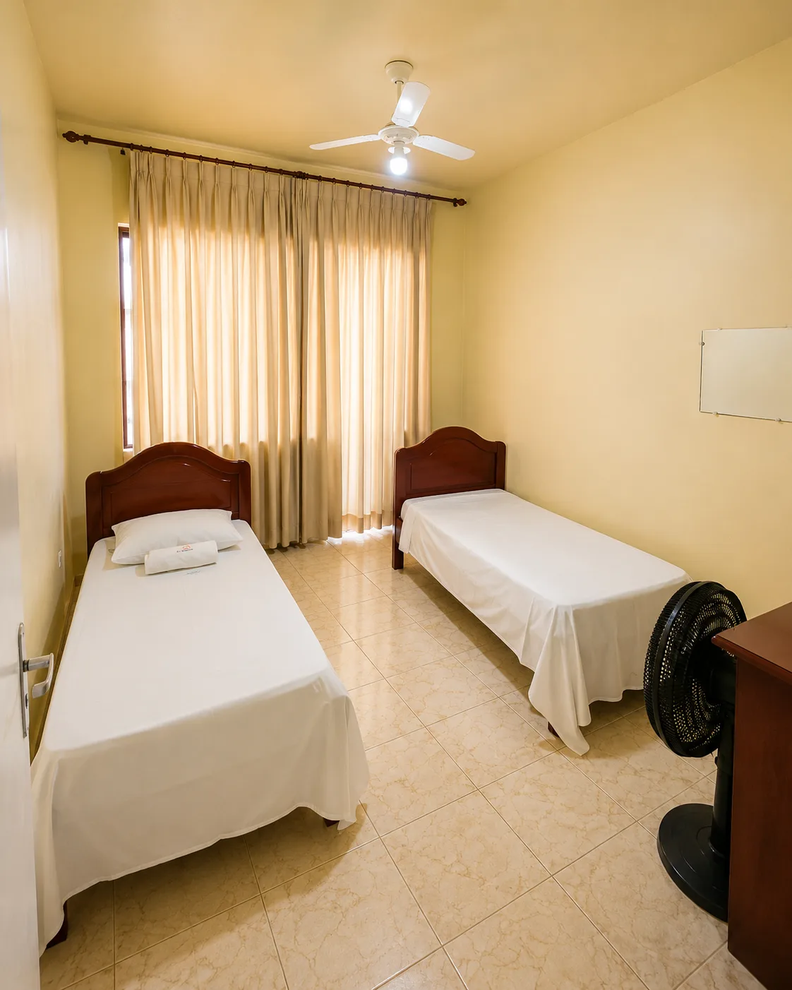 Quarto com banheiro compartilhado do Hotel Carreiro, hotel em Inhapim MG