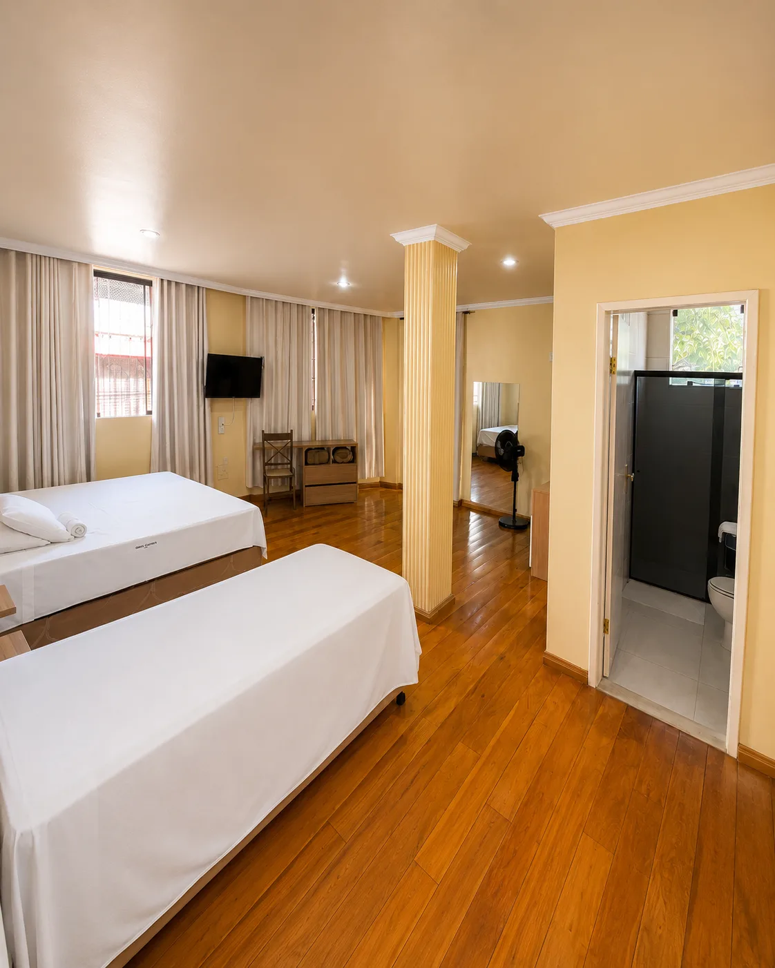 Suíte com ventilador do Hotel Carreiro, hotel em Inhapim MG