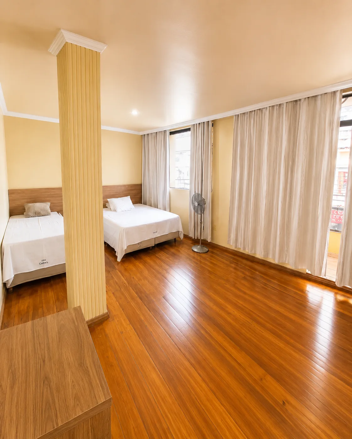 Suíte com ventilador do Hotel Carreiro, hotel em Inhapim MG