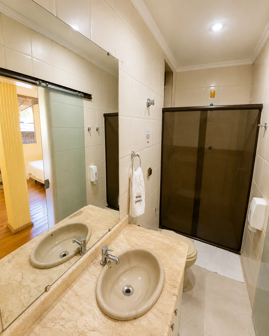 Suíte com ventilador do Hotel Carreiro, hotel em Inhapim MG