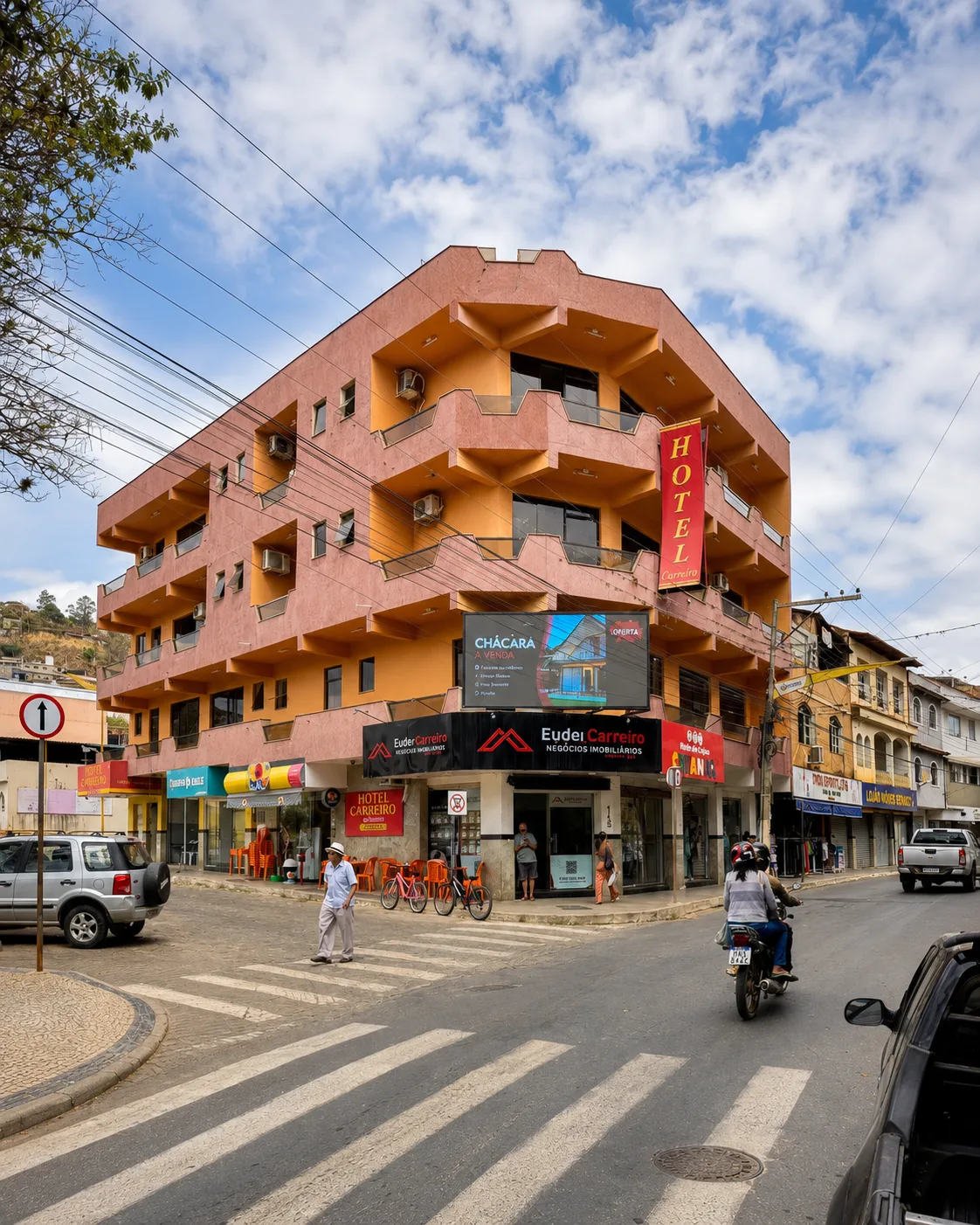 Hotel Carreiro em Inhapim MG — estrutura do hotel no centro da cidade